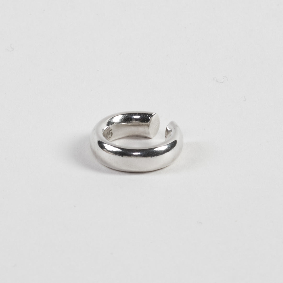 Chunky ear cuff made from 100% recycled 925 sterling silver – thick-walled design with a bold look, sitting comfortably in the middle of the ear. Features the Voda. logo as a mark of quality and pairs perfectly with other cuffs. Sustainably crafted in Europe, hypoallergenic, with a special alloy to reduce tarnishing.