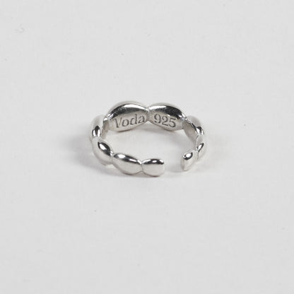 Elegant ear cuff made from 100% recycled 925 sterling silver – featuring seamlessly connected, polished round lenses for a captivating light-reflecting effect. Sits comfortably in the middle of the ear and pairs beautifully with other cuffs for a layered look. Sustainably crafted in Europe, hypoallergenic, with a special alloy to reduce tarnishing.