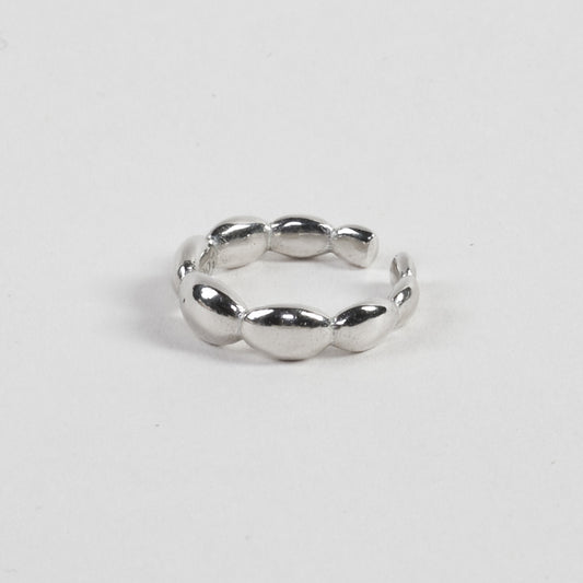 Elegant ear cuff made from 100% recycled 925 sterling silver – featuring seamlessly connected, polished round lenses for a captivating light-reflecting effect. Sits comfortably in the middle of the ear and pairs beautifully with other cuffs for a layered look. Sustainably crafted in Europe, hypoallergenic, with a special alloy to reduce tarnishing.