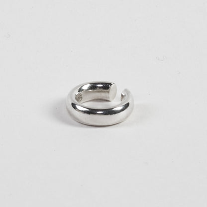 Chunky ear cuff made from 100% recycled 925 sterling silver – thick-walled design with a bold look, sitting comfortably in the middle of the ear. Features the Voda. logo as a mark of quality and pairs perfectly with other cuffs. Sustainably crafted in Europe, hypoallergenic, with a special alloy to reduce tarnishing.