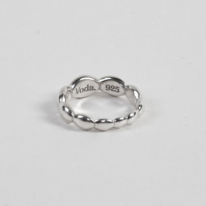 Elegant ring made from 100% recycled 925 sterling silver – featuring seamlessly connected, polished round lenses for a timeless, light-reflecting design. Sustainably crafted in Europe, hypoallergenic, with a special alloy to reduce tarnishing.